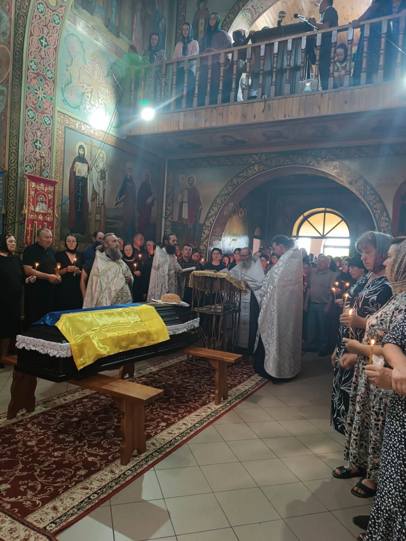 «На щиті» повернувся додому: на Волині поховали прикордонника Валентина Пірожика