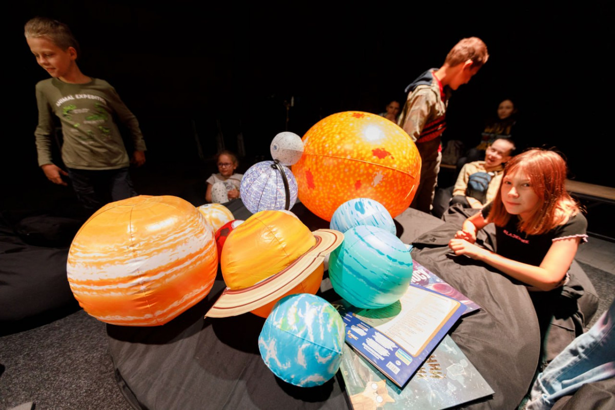 До межі Всесвіту: у Луцьку презентували креативний планетарій