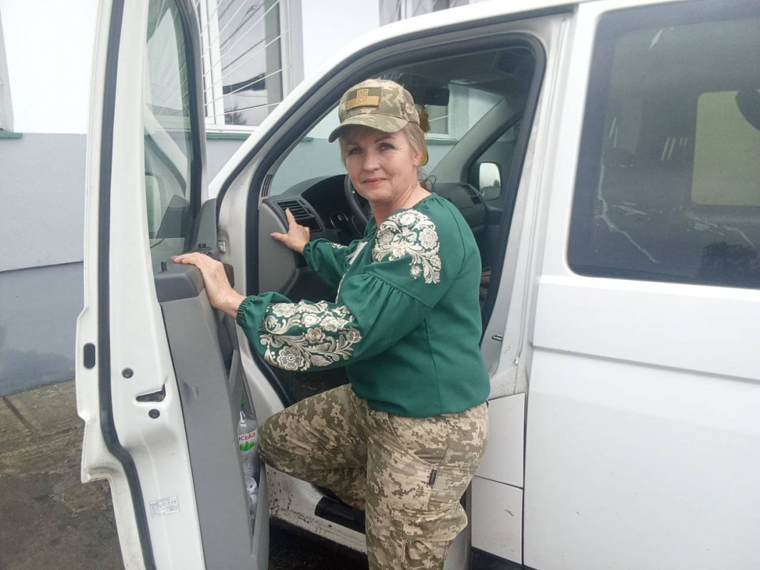 Прикордонниця з Волині пече паски за старовинним рецептом бабусі для рідних і колег