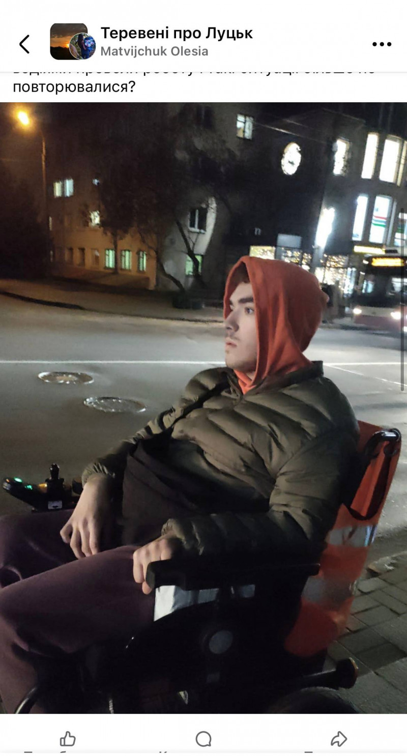  Скандал у Луцьку: хлопця на кріслі колісному не пустили в міську маршрутку
