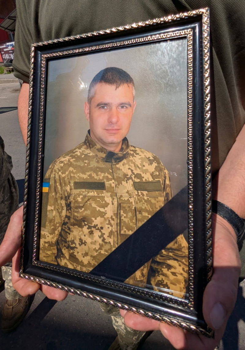 Турботливий батько чотирьох дітей: на Волині поховали командира Ростислава Шевчика