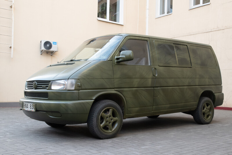 Луцька громада передала для бійців ЗСУ ще один мікроавтобус