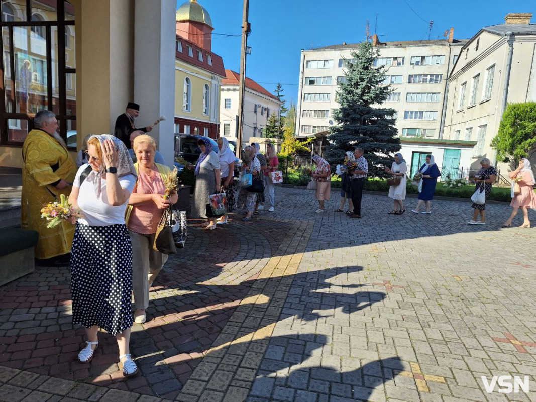 Що святять на Маковія у Луцьку. Фоторепортаж