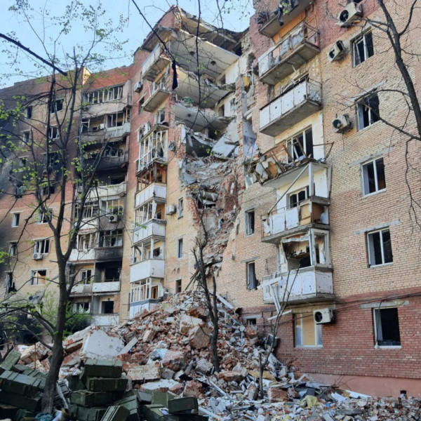 «У Маріуполі темно щодня, навіть якщо є сонце»: показали жахливі руйнування міста