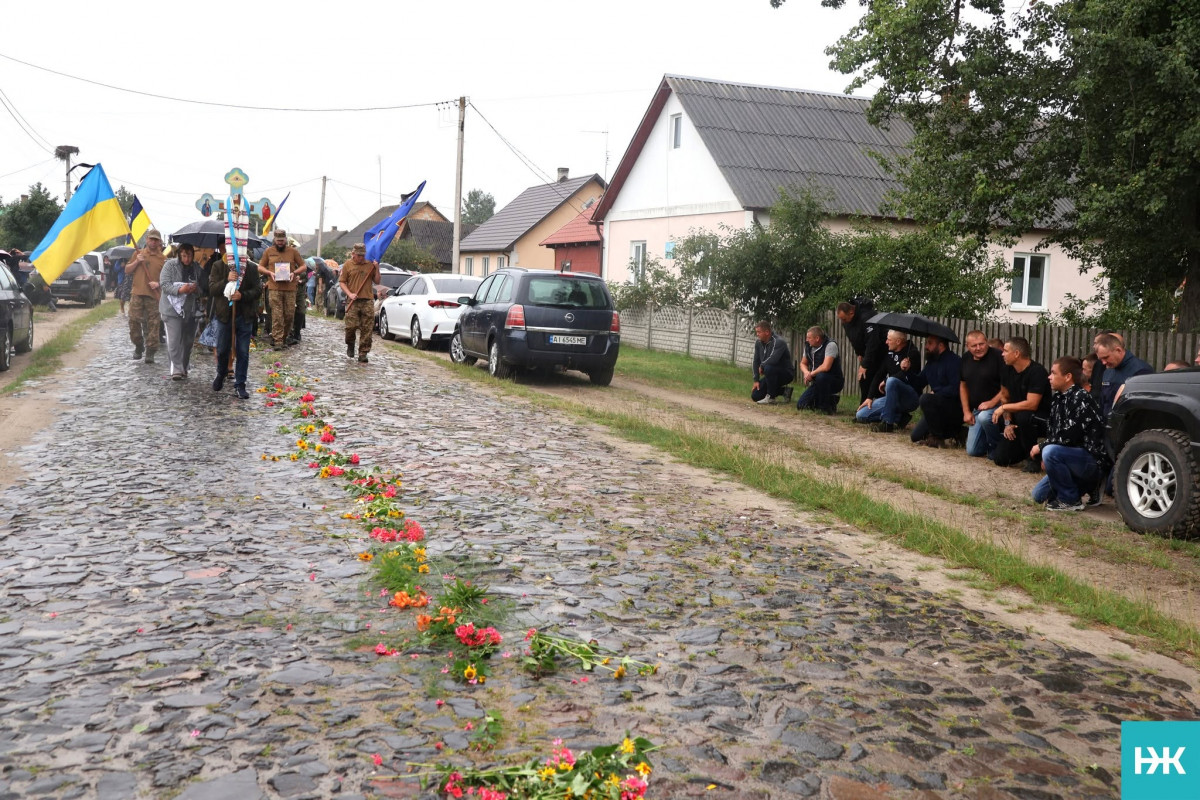 На Волині попрощалися із захисником Сергієм Клапінським, життя якого трагічно обірвала ДТП