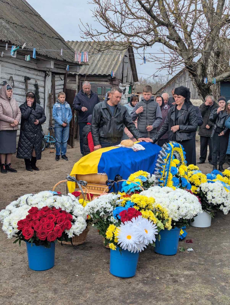 Майже два роки вважався зниклим безвісти: на Волині попрощалися з молодим захисником Дмитром Шудрою