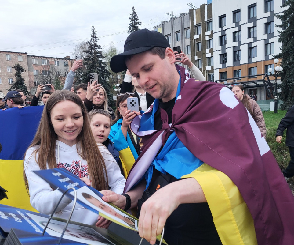 Після півтора року полону додому повернувся Герой з Волині Максим Муха