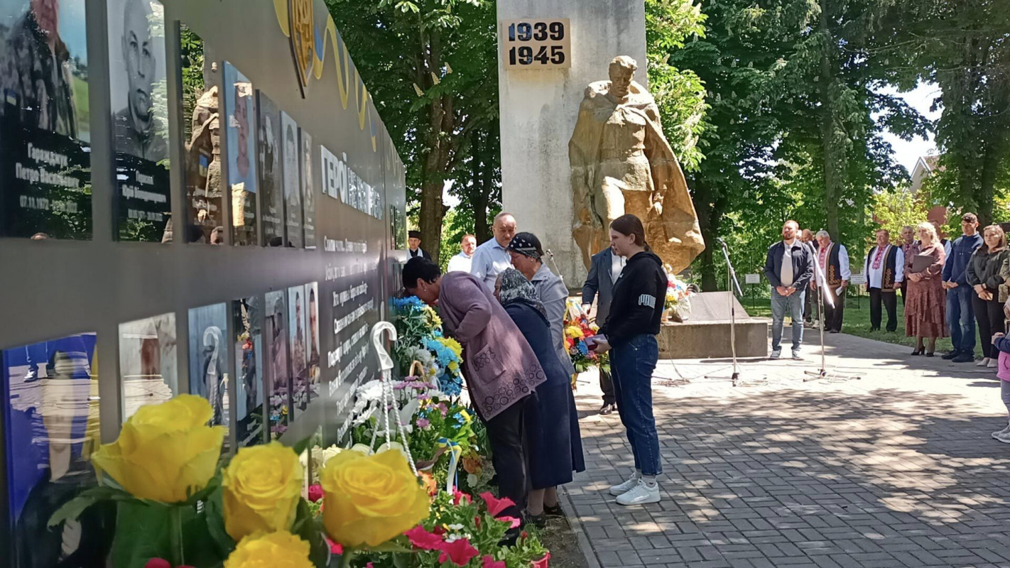 Загинув від осколкового поранення: дружині Героя з Луцького району вручили його посмертну нагороду