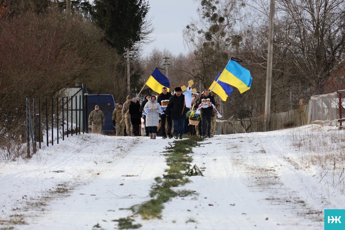 Довгою була остання дорога додому: на Волині попрощалися з воїном Володимиром Сірцем