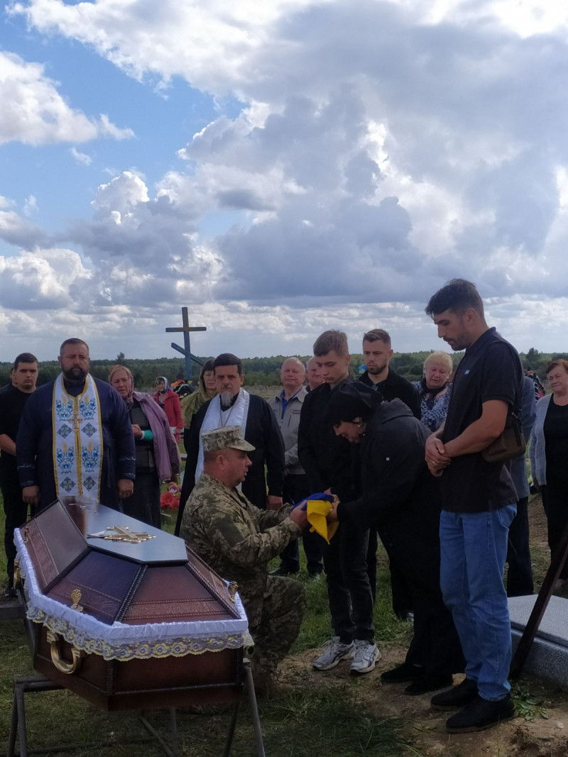 Загинув понад 9 місяців тому: на Волині попрощалися з Героєм Олегом Оліферчуком