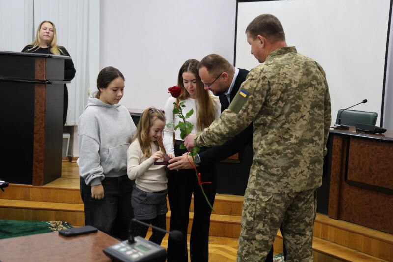 У Луцьку вручили посмертні ордени та медалі рідним загиблих захисників України