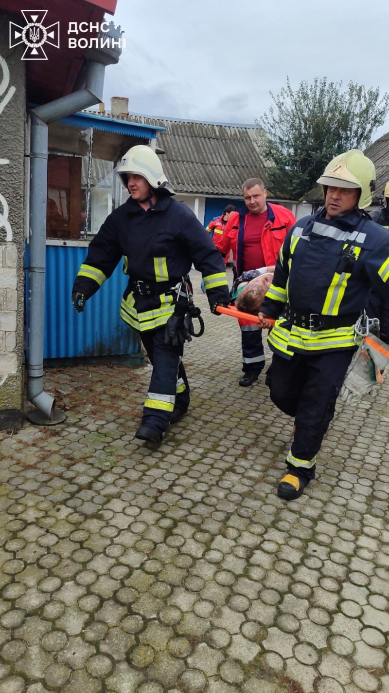 На Волині чоловік впав у погріб