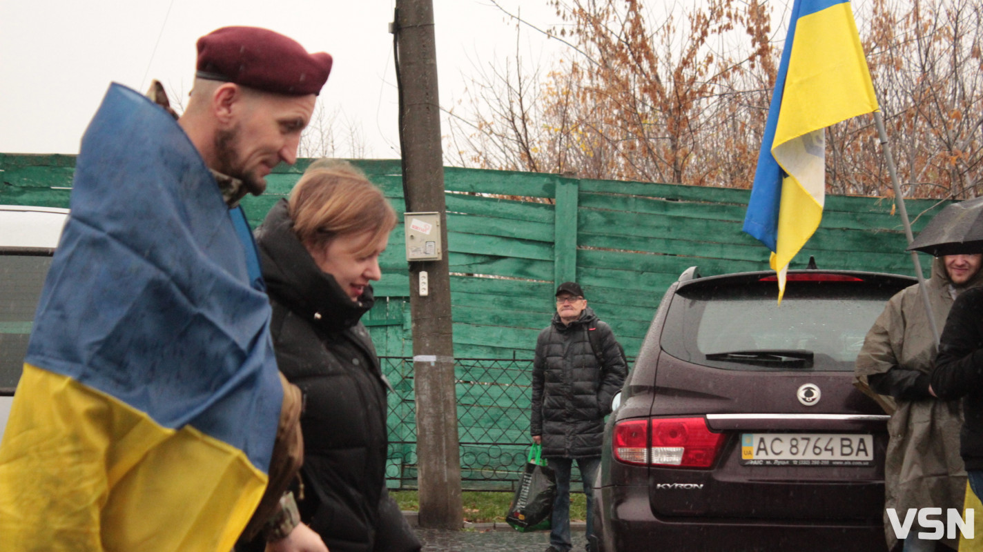 Після трьох років полону у Луцьку зустріли захисника Віталія Глєбова
