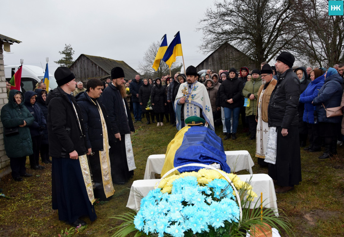 Додому через 2,5 роки після загибелі: на Волині усе село зійшлося провести зниклого раніше безвісти Героя