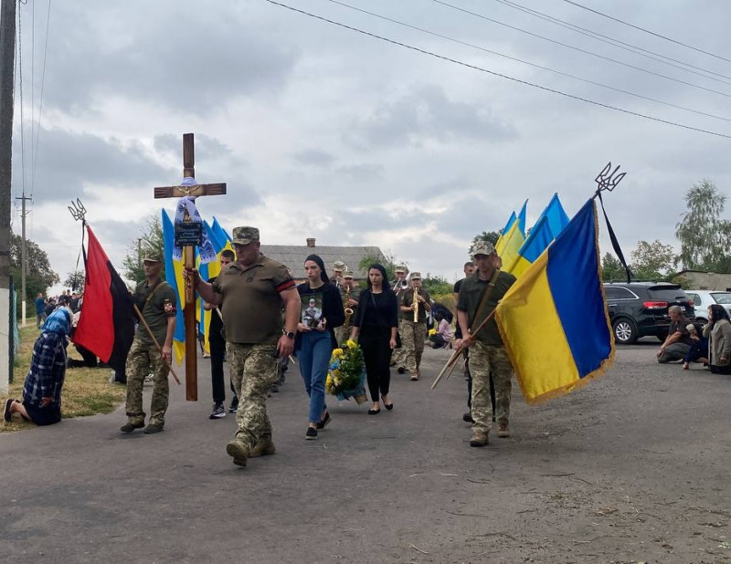 Спільна втрата для двох громад: на Волині попрощалися із Героєм Леонідом Сосницьким