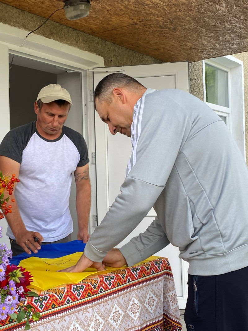 Загинув під час мінометного обстрілу: на Волині встановили меморіальну дошку на честь полеглого захисника Ростислава Слєсара