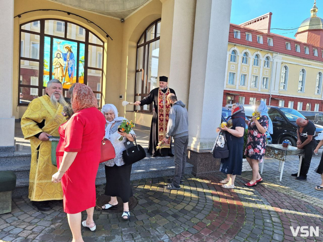 Що святять на Маковія у Луцьку. Фоторепортаж