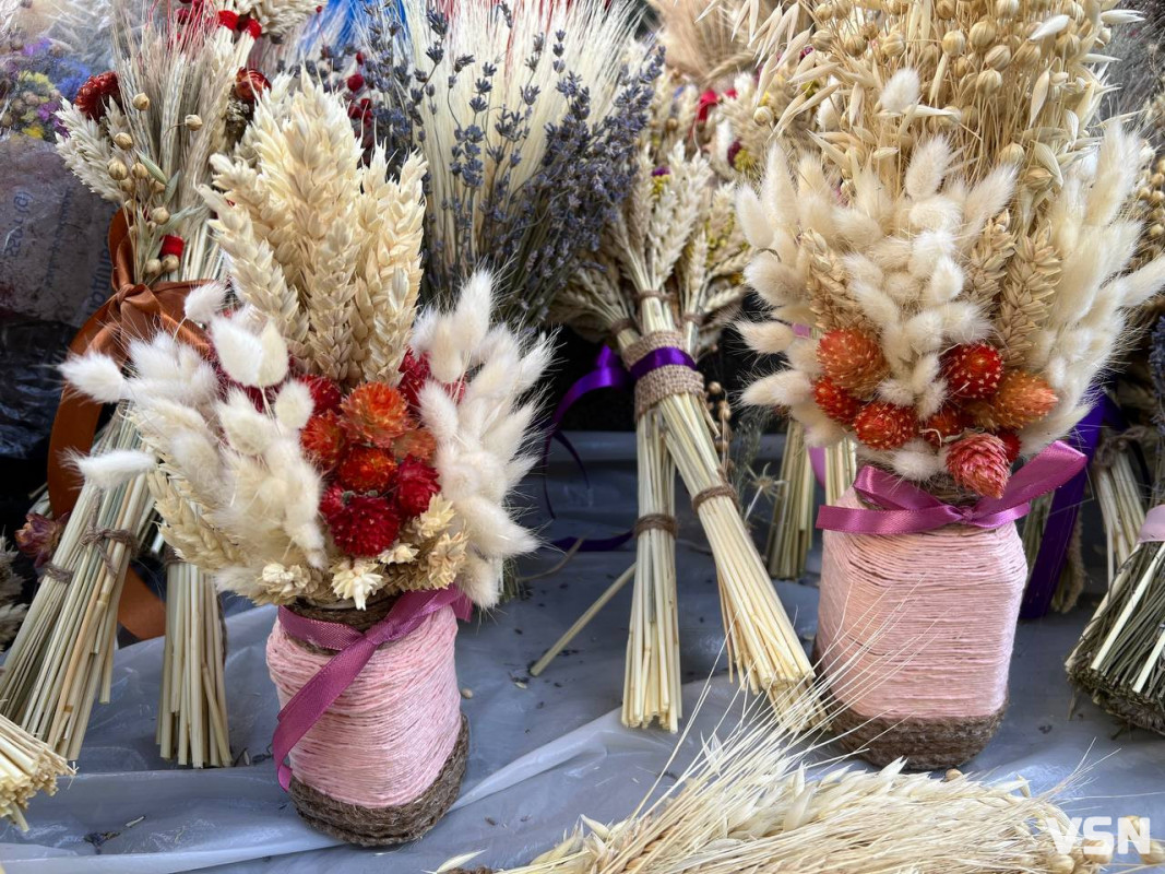 У Луцьку вже продають дідухи на свята: з чого роблять та скільки коштує