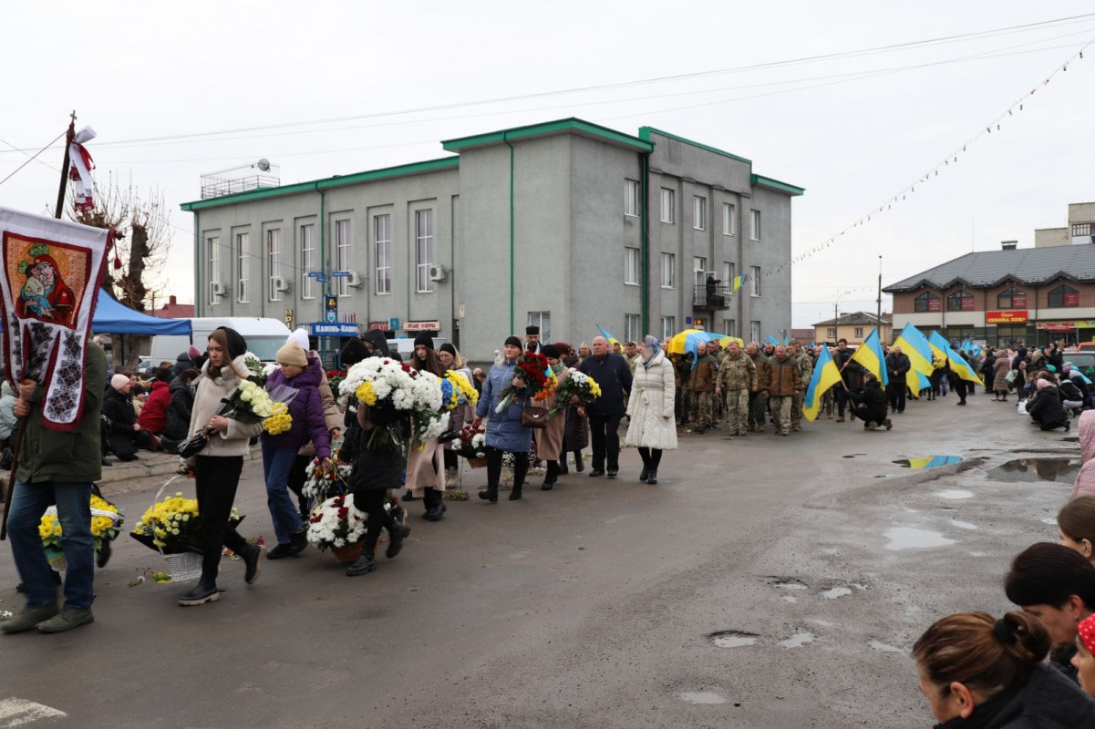 Загинув у бою на Харківщині: на Волині провели в останню дорогу Героя Сергія Лесика. Відео