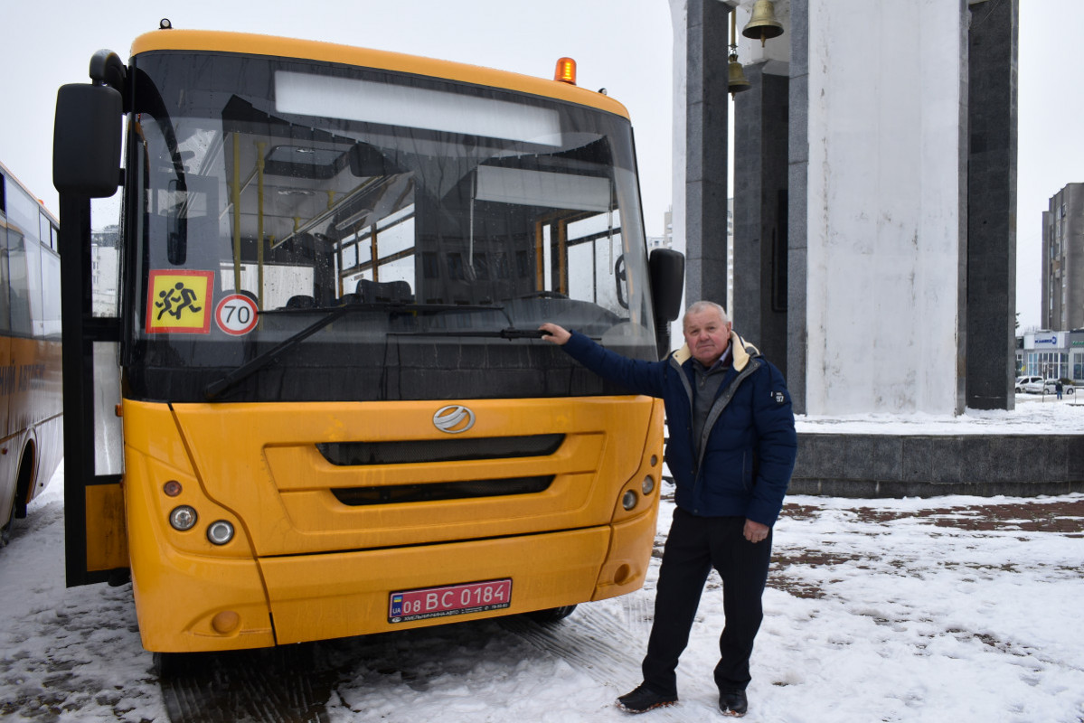 Три громади Волині отримали шкільні автобуси