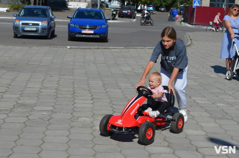 В місті на Волині на благодійному святі зібрали майже 150 тисяч гривень для ЗСУ. Фоторепортаж