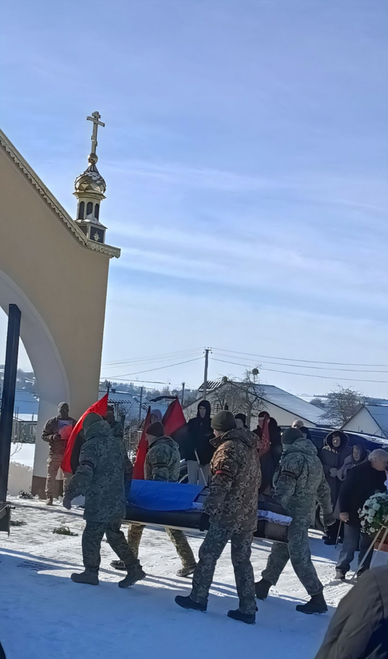 Загинув майже три роки тому: на Волині попрощалися з Героєм Олександром Оксенюком