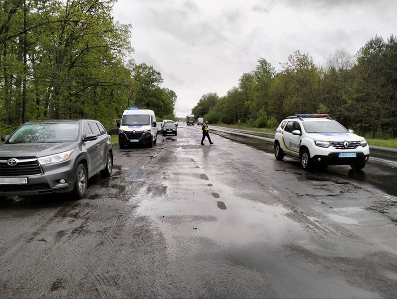 На Волині зіткнулися рейсовий автобус і вантажівка: відомо про 5 постраждалих
