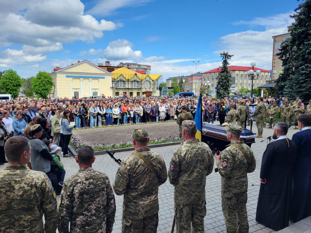 Учасник АТО, поліцейський, батько: на Волині попрощалися з 35-річним Героєм Дмитром Сергієнком