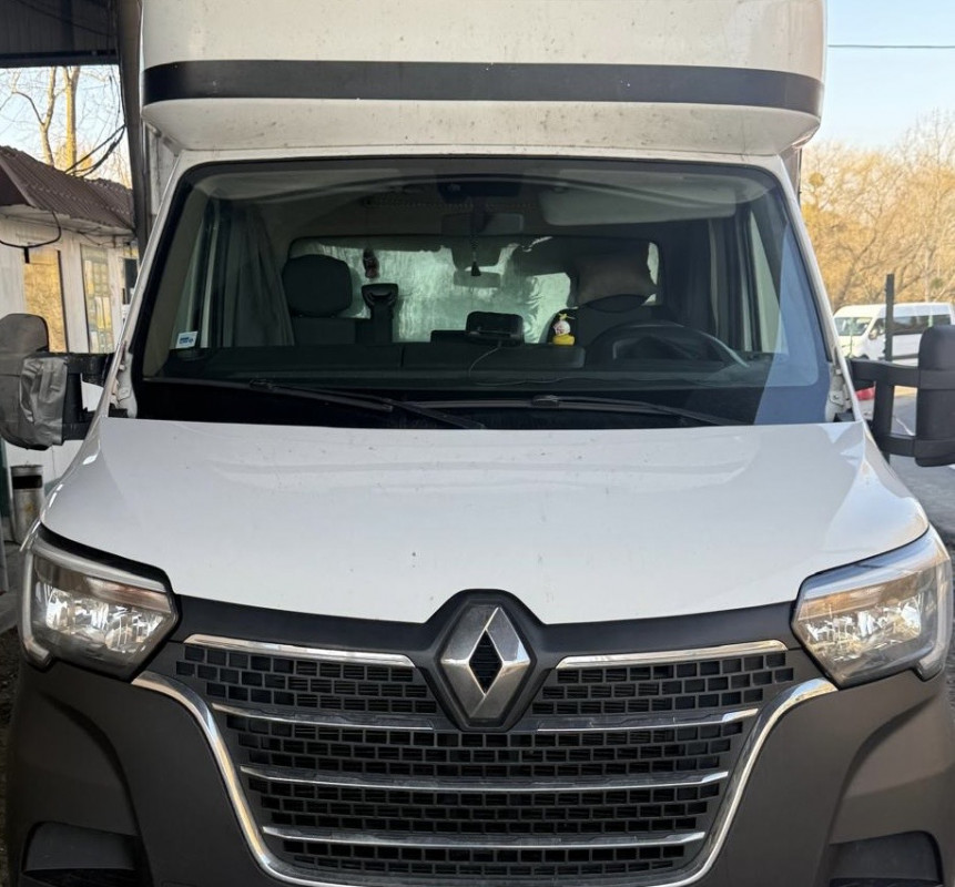 На волинському митному посту «Устилуг» службова лабрадорка винюхала наркотики у газовій плитці