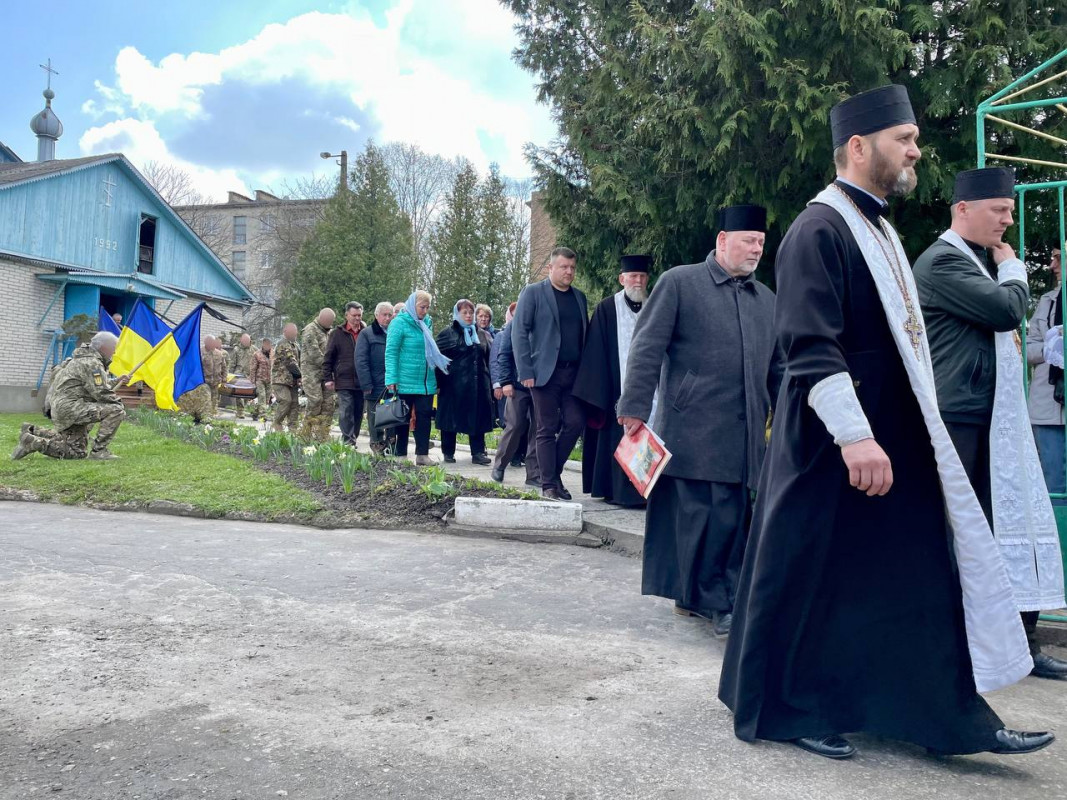 Громада на Волині провела в останню дорогу двох Героїв - Андрія Мельника та Валерія Степанюка