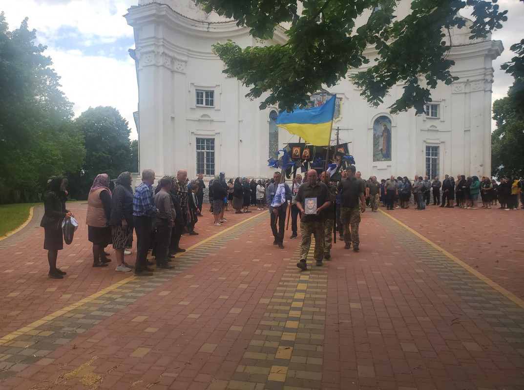Дві доньки втратили батька: на Волині попрощалися з Героєм Владиславом Герасименком, який поліг на війні понад півтора року тому