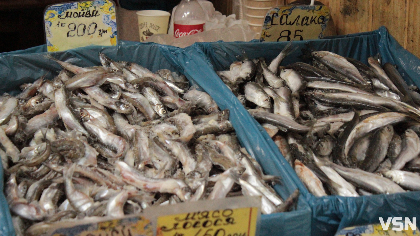Скільки коштує жива та заморожена риба на ринку у Луцьку?