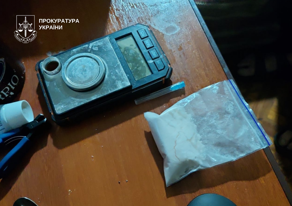 42-річного волинянина затримали за продаж психотропів і облаштування наркопритона у гаражі