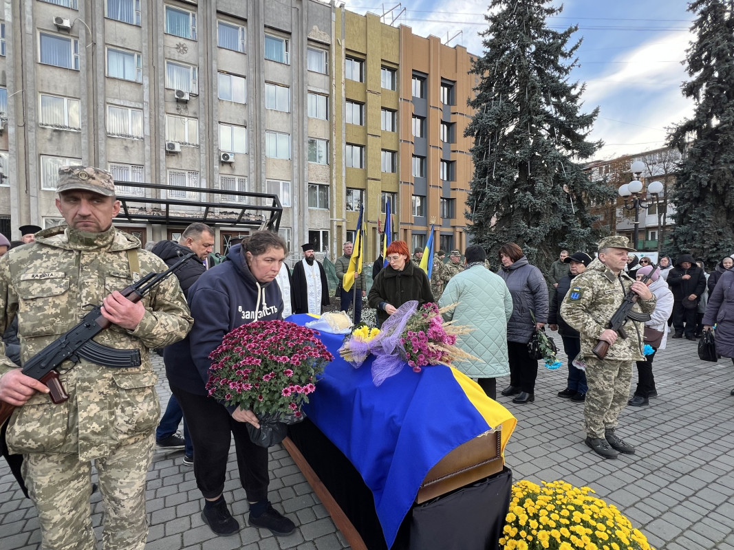 Понад рік вважався зниклим безвісти: на Волині попрощались з Героєм Романом Яковлевим