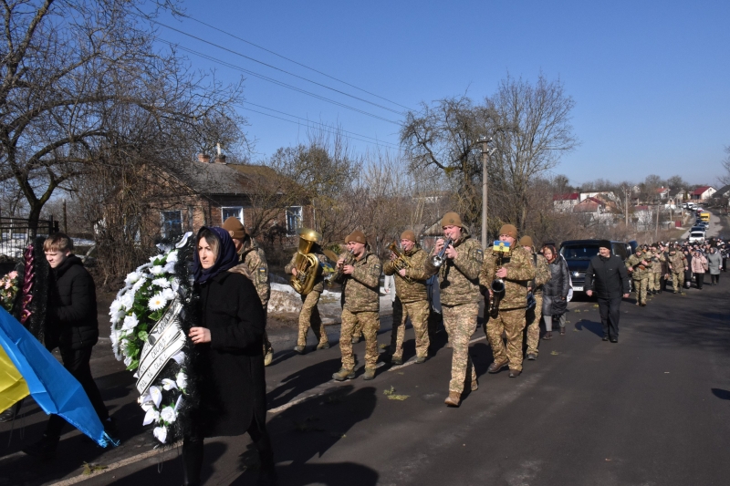 Дорогою додому зупинилося серце: на Волині попрощалися із військовим Анатолієм Стасюком
