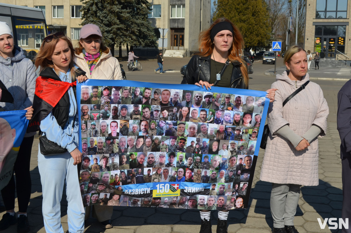 Забути – значить зрадити: у місті на Волині вперше провели мирну ходу на підтримку військовополонених і зниклих безвісти