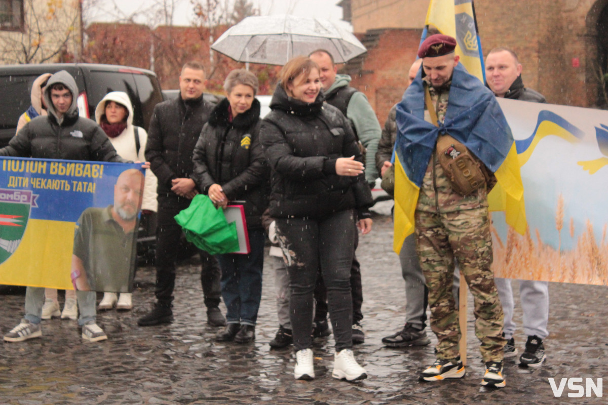 Після трьох років полону у Луцьку зустріли захисника Віталія Глєбова