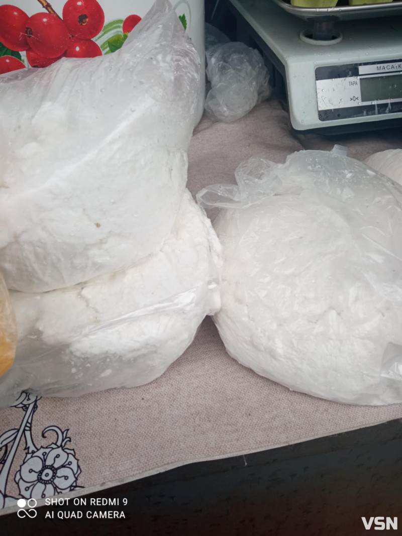 Скільки коштують домашні молочні продукти на ринку у Луцьку