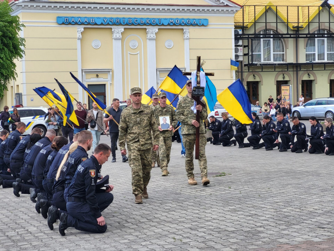 Учасник АТО, поліцейський, батько: на Волині попрощалися з 35-річним Героєм Дмитром Сергієнком