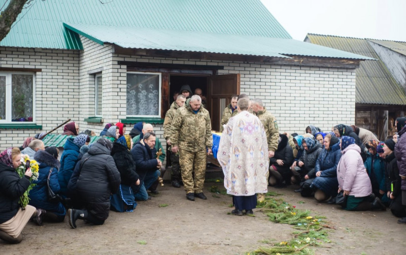 Вісім місяців вважався зниклим безвісти: на Волині в останню дорогу провели 18-річного Героя Сергія Капітула