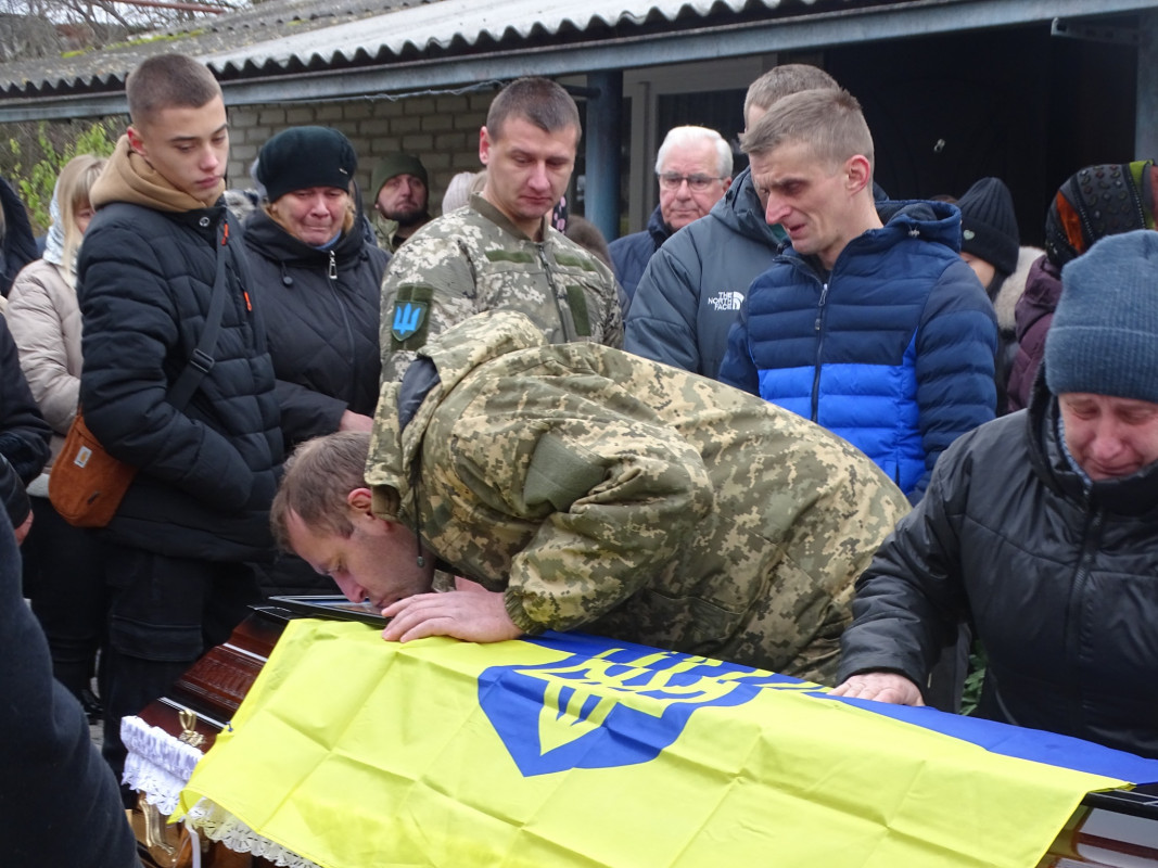 Добровольцем пішов до війська: на Волині попрощалися з Героєм Сергієм Попрійчуком