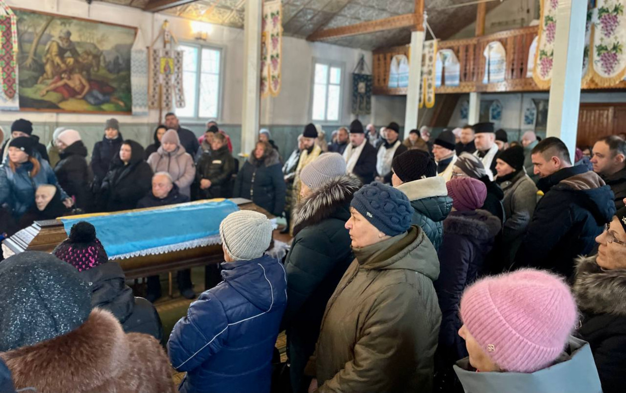 Загинув від важких поранень: на Волині попрощалися із полеглим Героєм Олександром Давидчуком