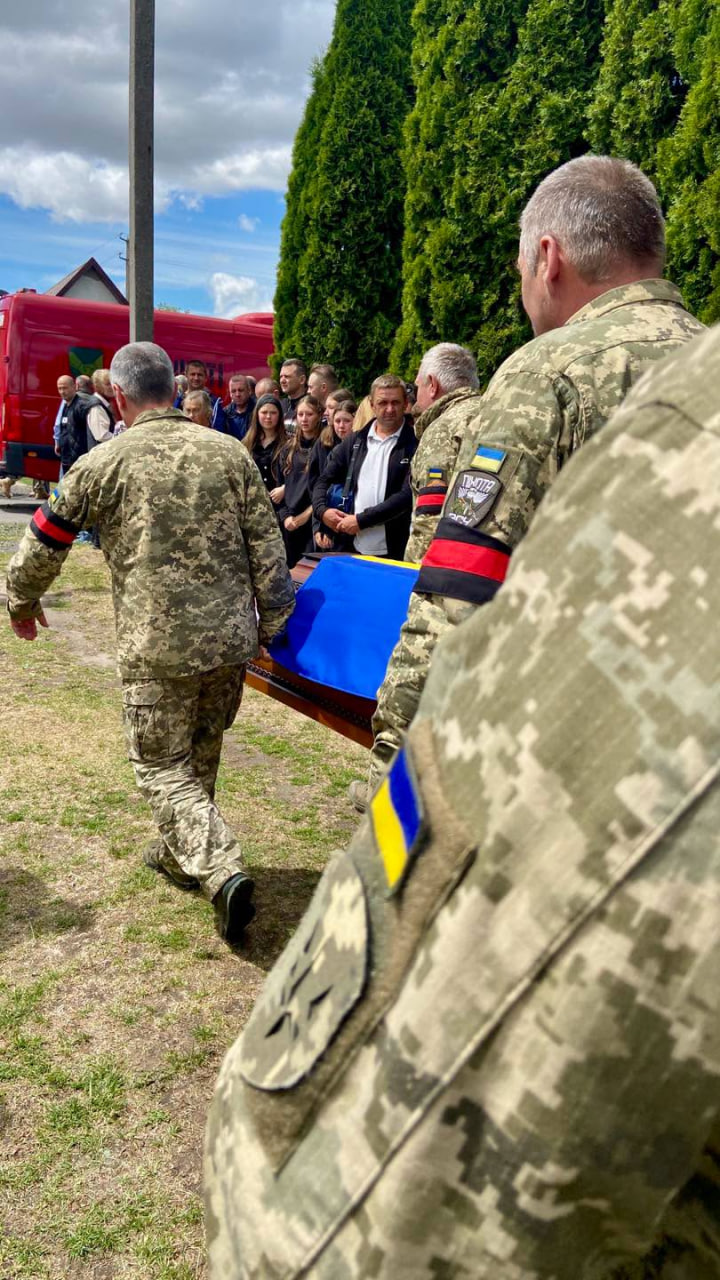 На Волині провели в останню путь полеглого захисника Олега Черкасова