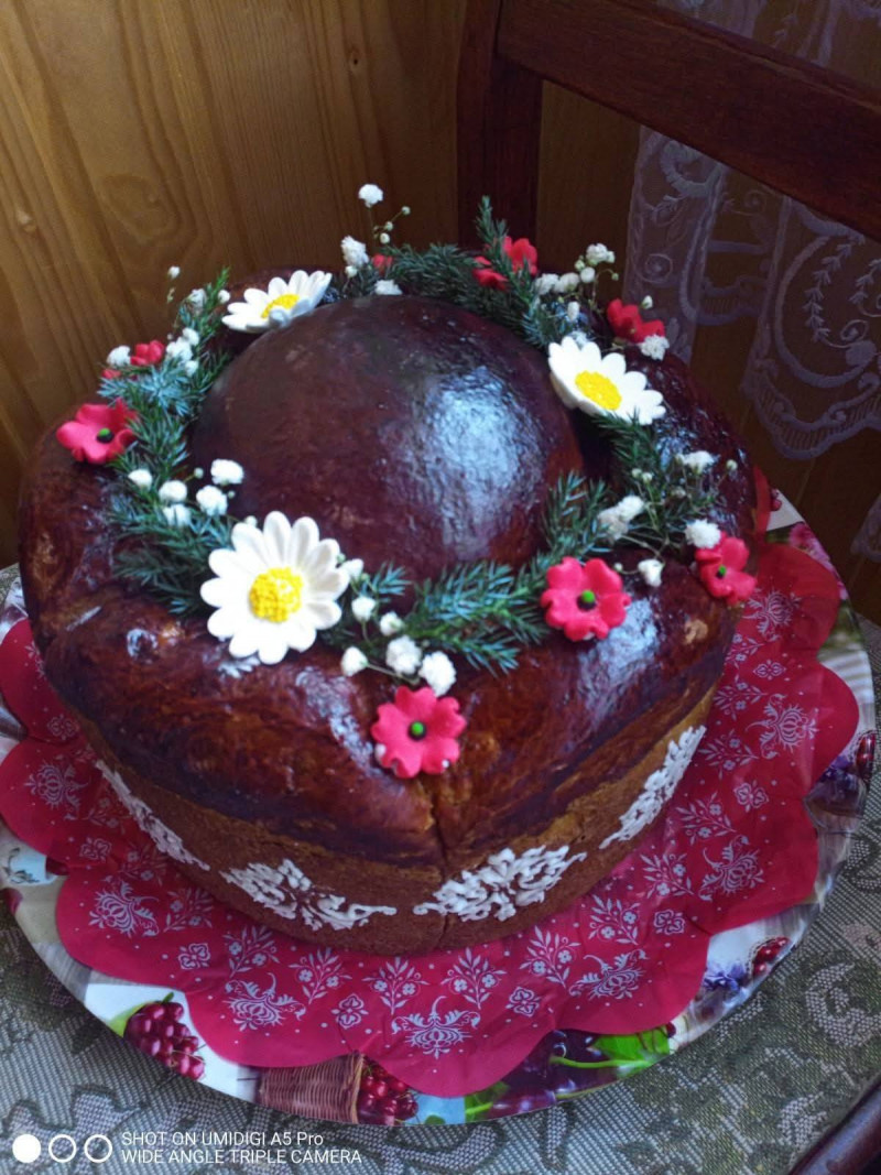 Майстриня з Волині пече короваї, які замовляють по всій Україні та за кордоном