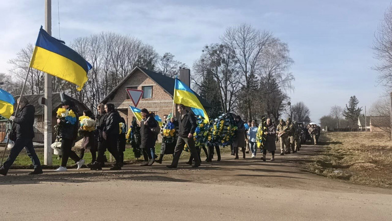 Батьки, брат та сестри залишились без надійного плеча: на Волині попрощалися із Героєм Олексієм Литвинчуком