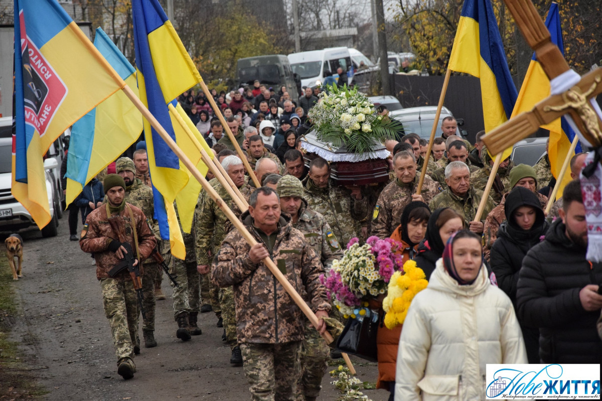 Півтора року вважали зниклим безвісти: на Волині попрощалися із полеглим Героєм Ігорем Савчуком