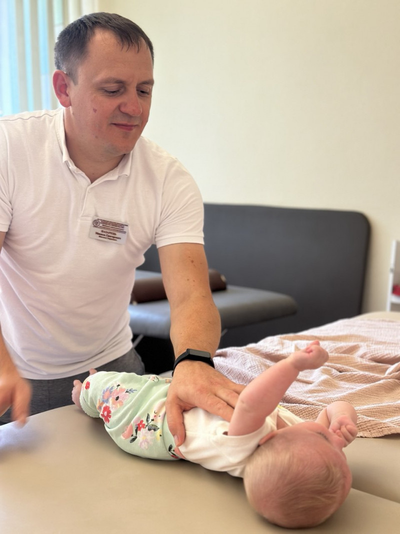 Зробив перші кроки у рік і вісім місяців: історія успіху волинського малюка Давида