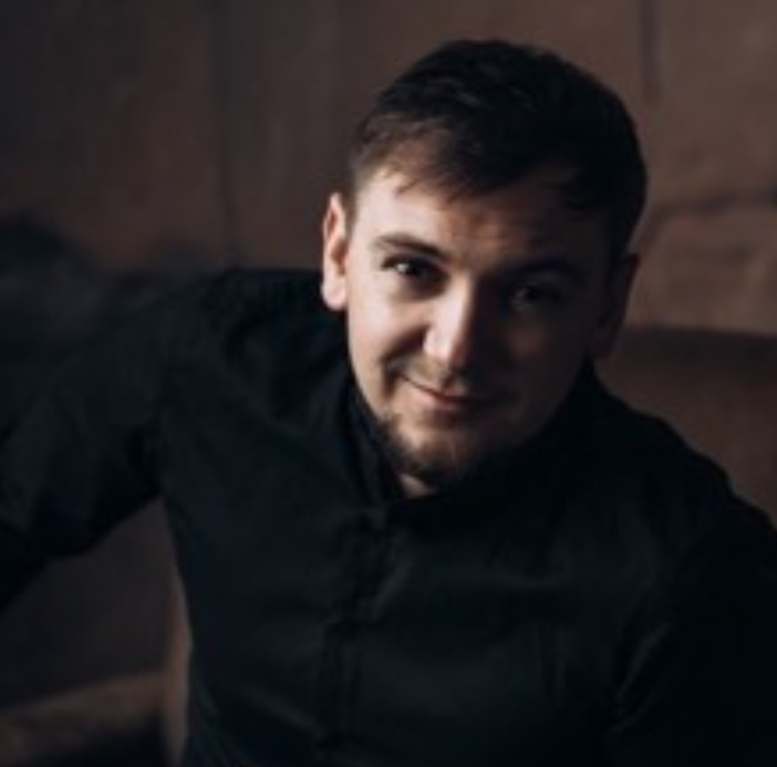 «На сцену виходив ще до народження, в маминому животику»: інтерв’ю з актором волинського драмтеатру Миколою Семенюком
