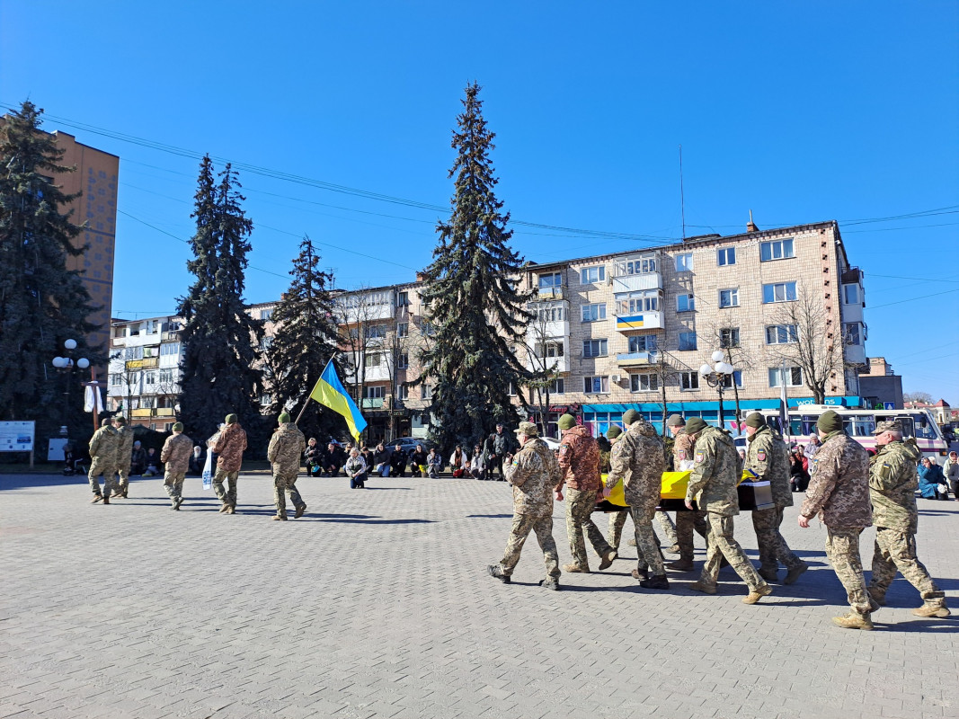 Пів року надій і сподівань: на Волині попрощалися з Героєм Анатолієм Нестеруком