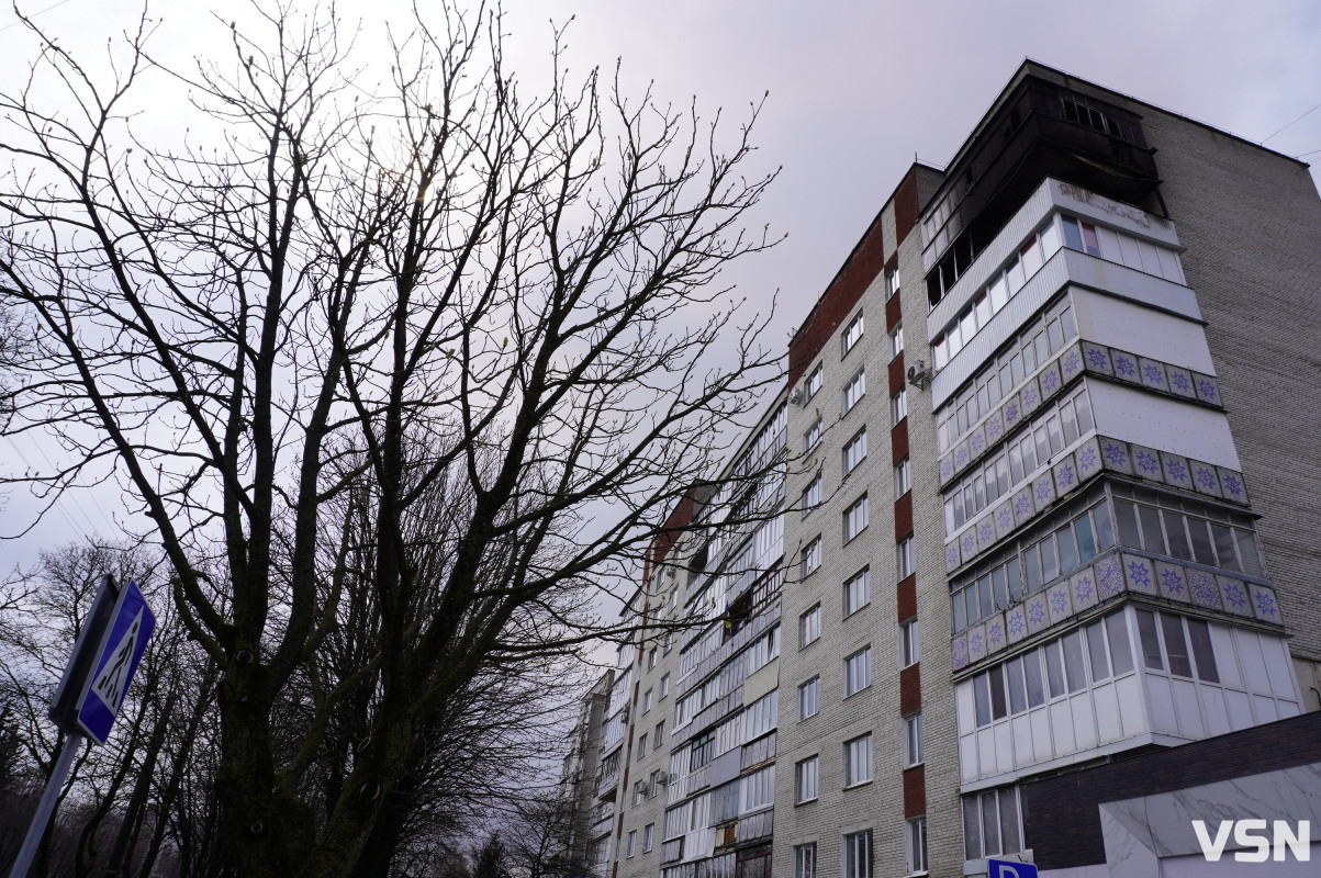 «Коли почули ППО, майже одразу щось вдарило в балкон»: мешканці луцької багатоповерхівки про ранкову атаку БпЛА